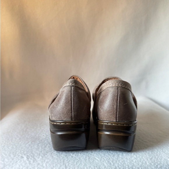 Sofft Women’s Size 7 Leather Beige Clogs - Picture 7 of 16